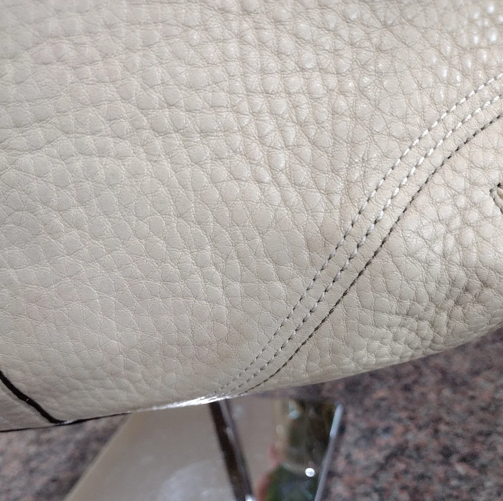 COACH Soho Biege/Cream Purse
